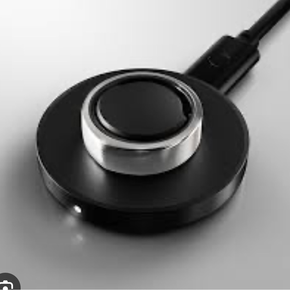 Size 8 Oura ring and charger gen 3